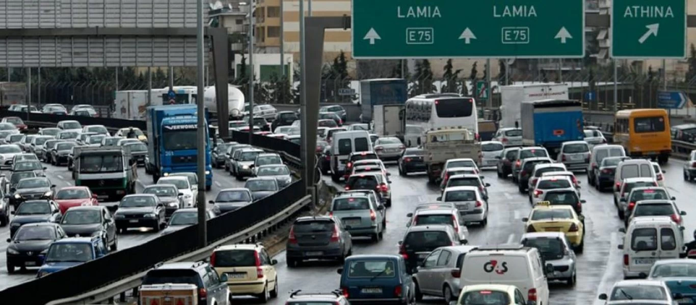 Μποτιλιάρισμα στους δρόμους της Αθήνας - Παραμένει κλειστή η λεωφόρος Κατεχάκη